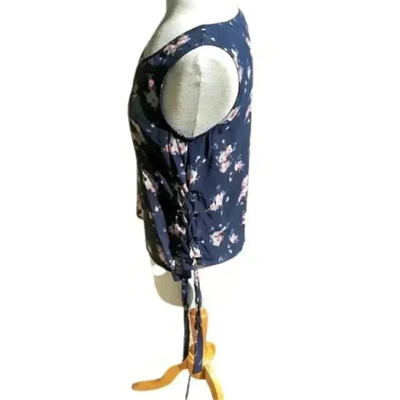 New Nior Navy Chiffon Red & Pink Rose Print Asymmetric Lace Up Sleeveless Blouse - Picture 6 of 8